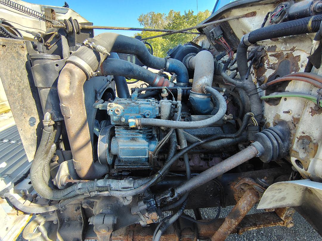 1999 INTERNATIONAL 4700 Low Profile T444E - Image 46